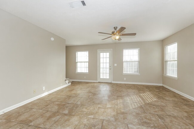 Photo - 975 Evie Ann Ln