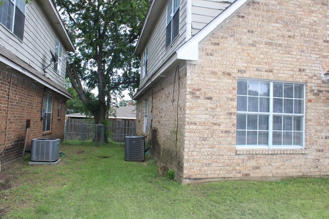 Photo - 528 Glen Cove St