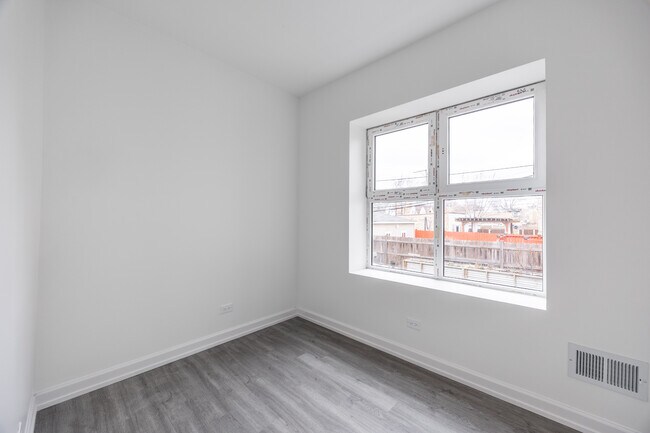 Photo - 1014 N Hamlin Ave Unidad 1