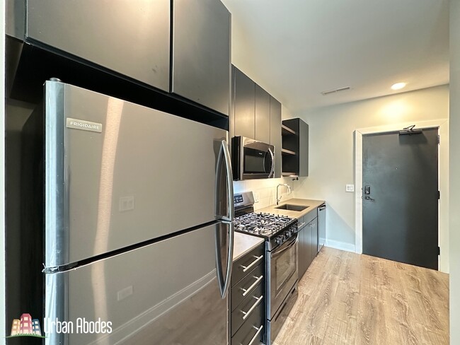 Photo - 937 W Belmont Ave Unit M09B