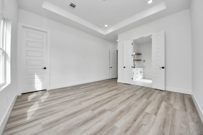Photo - 2408 Lorraine St