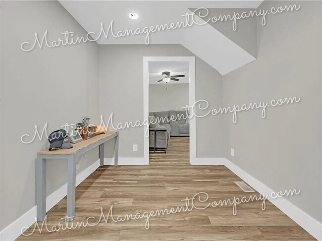 807 W 7th St