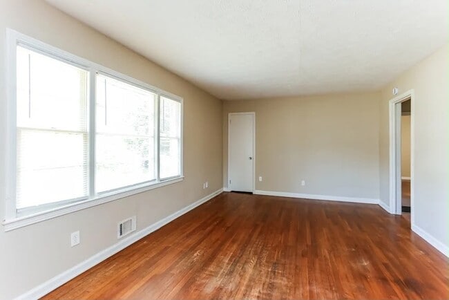 Photo - 2121 Cherry Ln