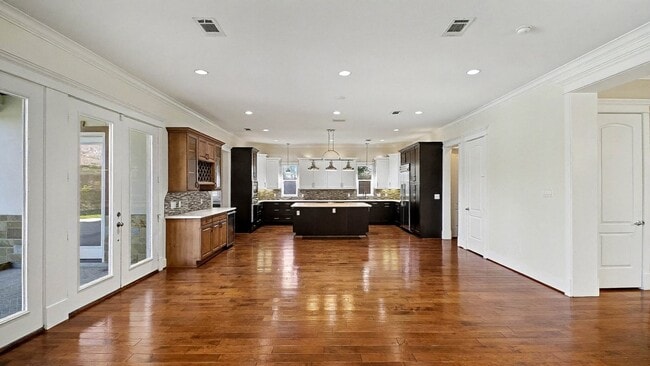 Photo - 726 W 30th St