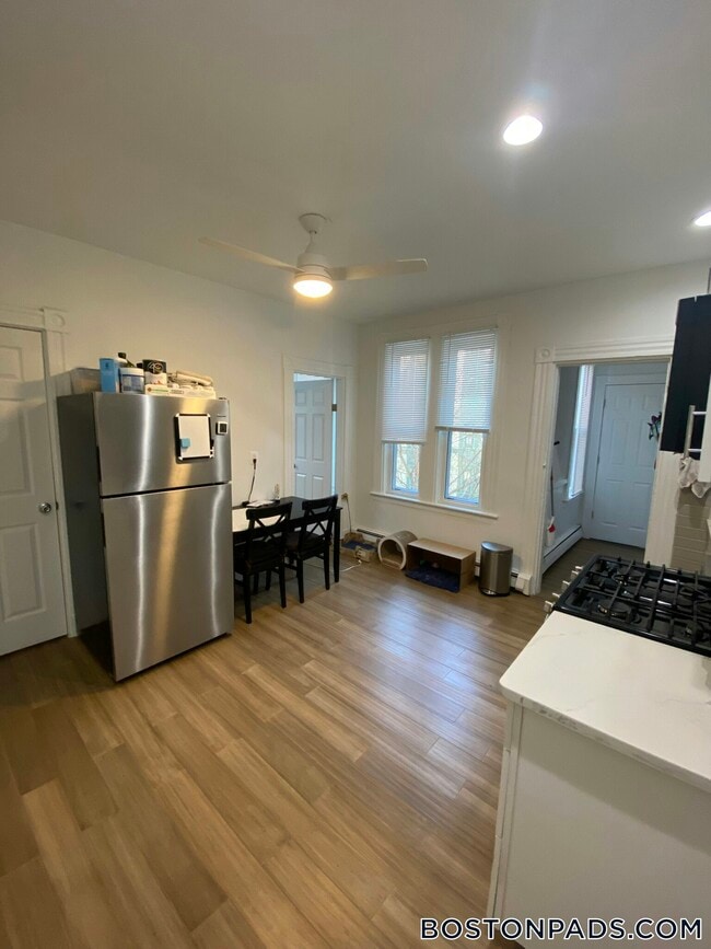 Photo - 254 Windsor St Unit 2L