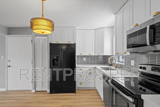 Photo - 317 E Amelia St Unit 4