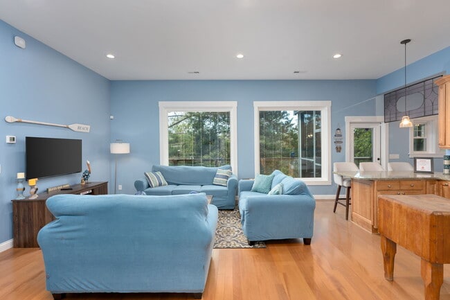 Photo - 211 Lewis Dr