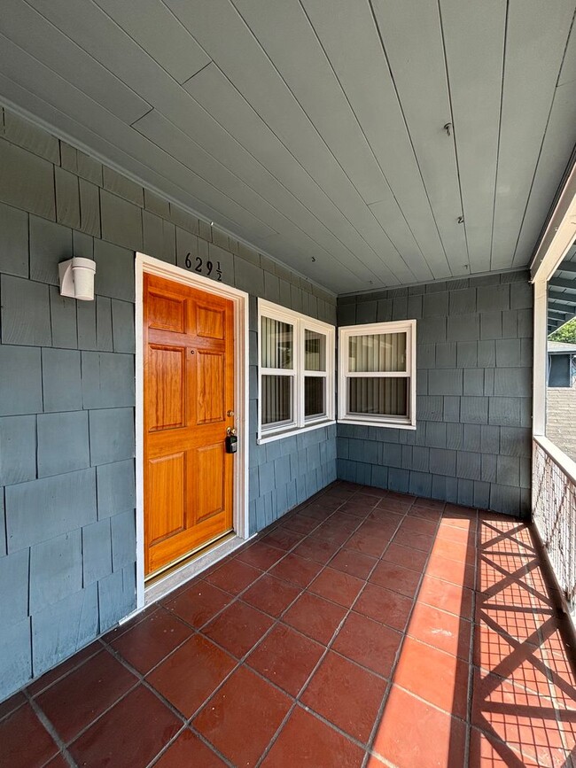 Photo - Glenoaks, 625-633 1/2