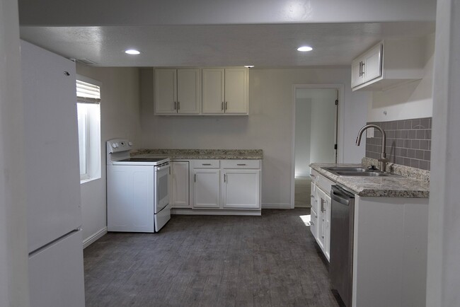 Photo - 1066 Searle Ln