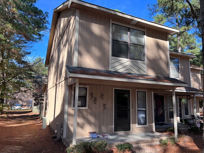 Beautiful 2BR, 2.5 bath townhome near shop... - Beautiful 2BR, 2.5 bath townhome near shop...