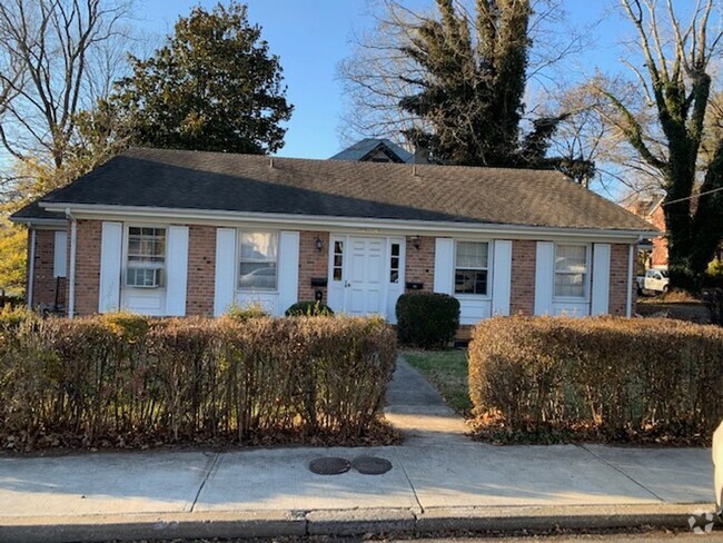 Building Photo - Fully Renovated Basement Apartment