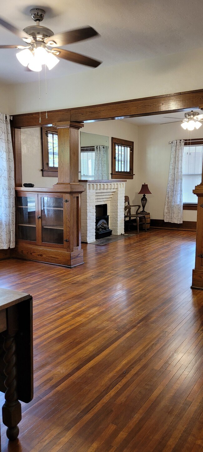Photo - 204 S Glenn St House