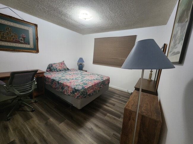 Building Photo - 23750 Hartland St Rental