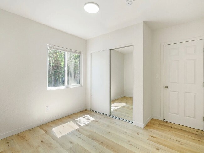 Photo - 11812 S Main St Unit 3