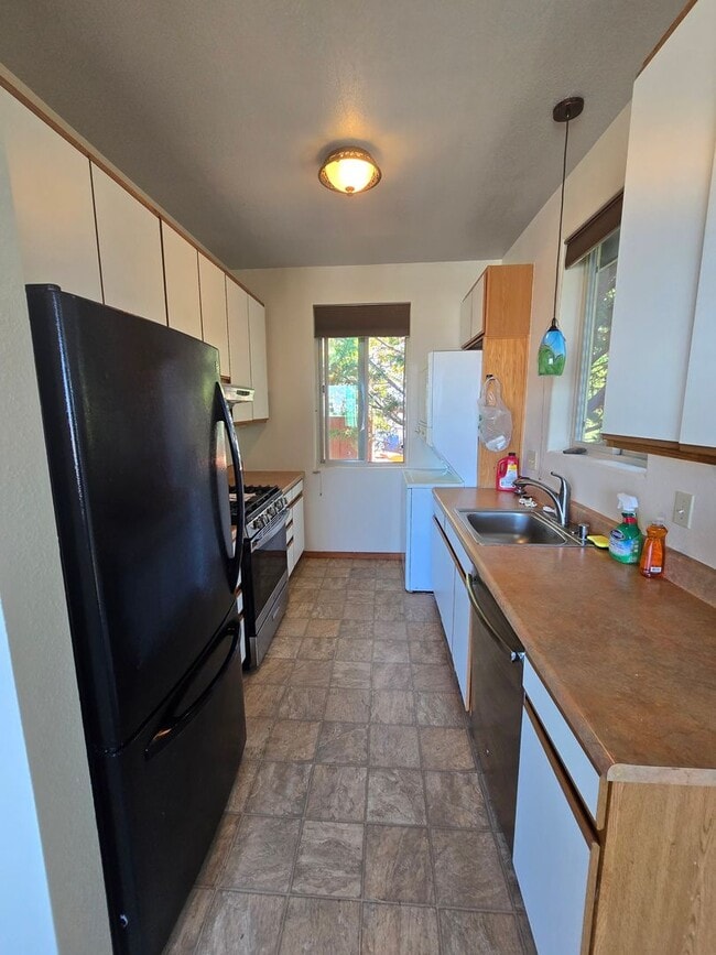 Photo - Beautiful 2nd story unit with beautiful vi...
