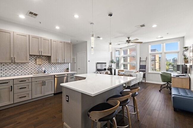 Building Photo - 1100 Adams St Unit 405