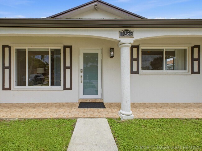 Photo - 1320 Riverside Cir