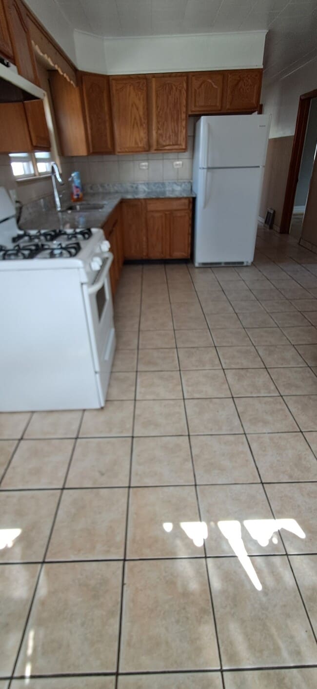 Kitchen - 6100 S Kildare Ave Unit 1