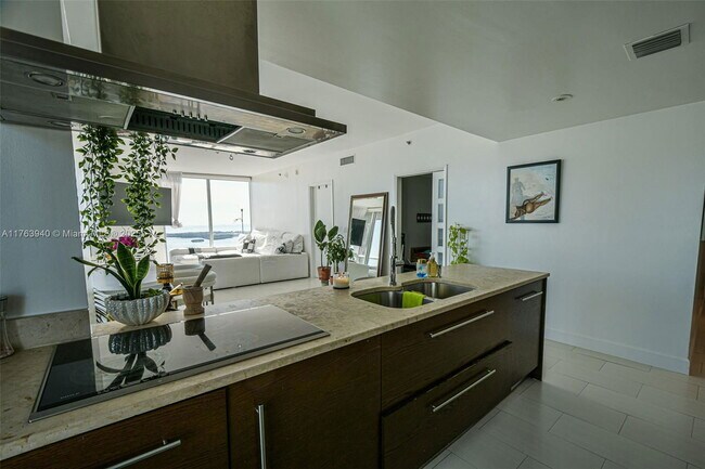 Photo - 495 Brickell Ave Unidad 5102