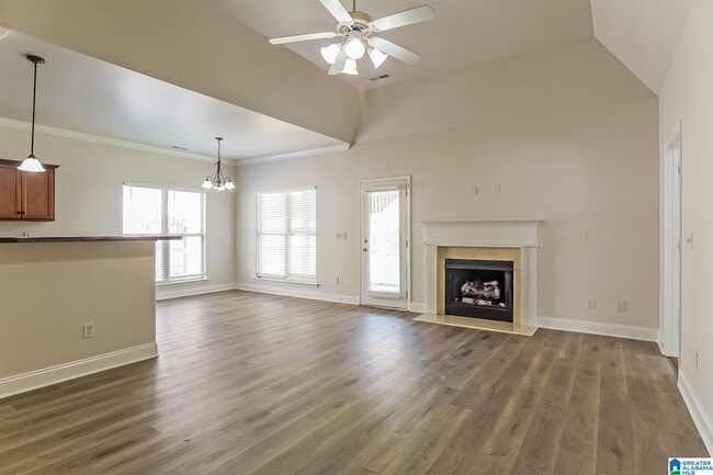 Photo - 108 Lorrin Ln