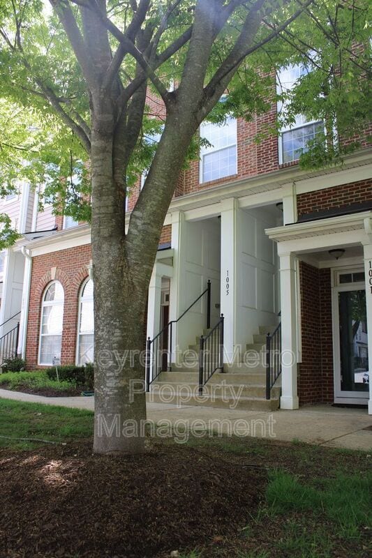 Photo - 1005 Treeland Way