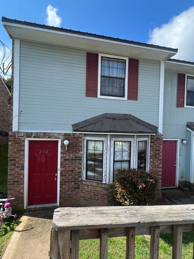 Building Photo - Daleville! Close to the FT. Rucker Gate!!! END UNIT!