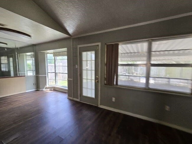 Building Photo - 1307 Cactus St