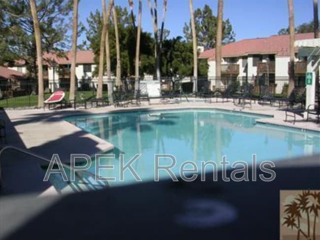 Photo - 43376 Cook St