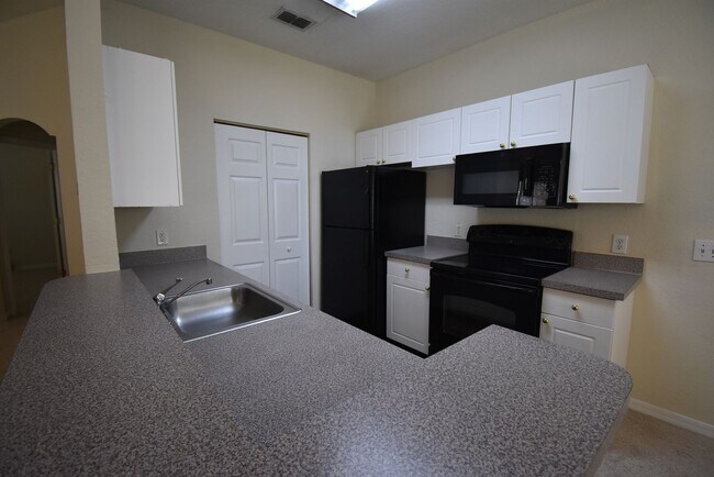 Photo - 1/1-Crescent Place at Lake Lotus! AVAILABLE NOW! Half off First FULL Month's Rent! Unit 205