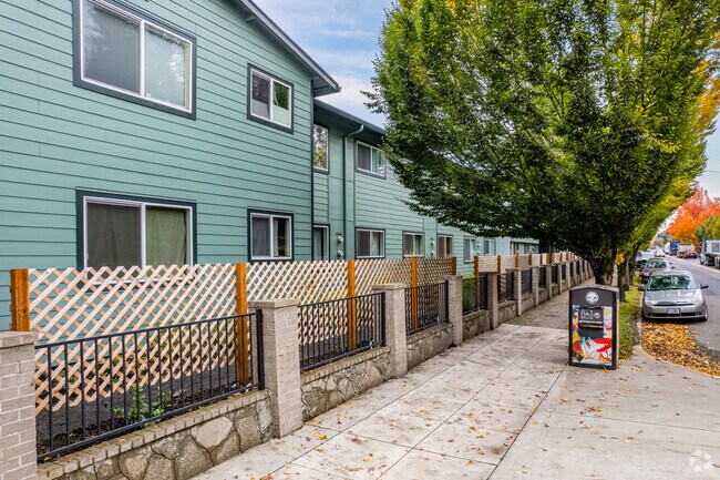 Photo - Ace Court Apartments
