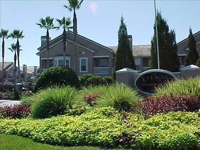 Building Photo - The Villas Condominiums  2/2 AVAILALBE NOW!