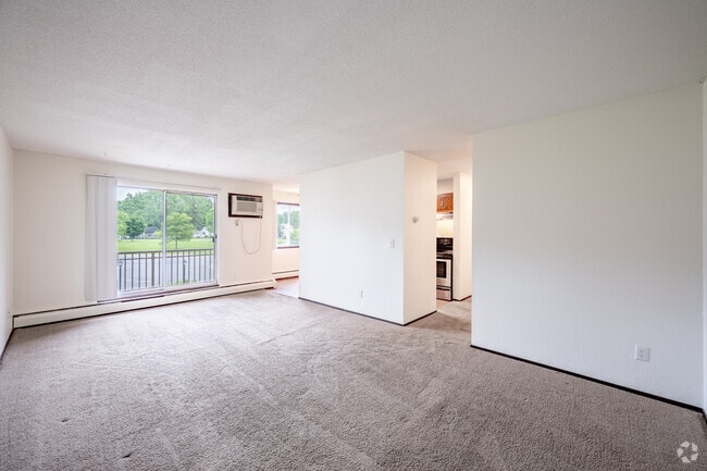 1BR, 1BA - 760SF - Living Room - White Bear Royal