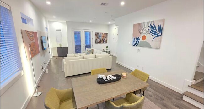 Photo - 5859 Dolores St