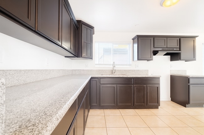 Photo - 631 E 78th St