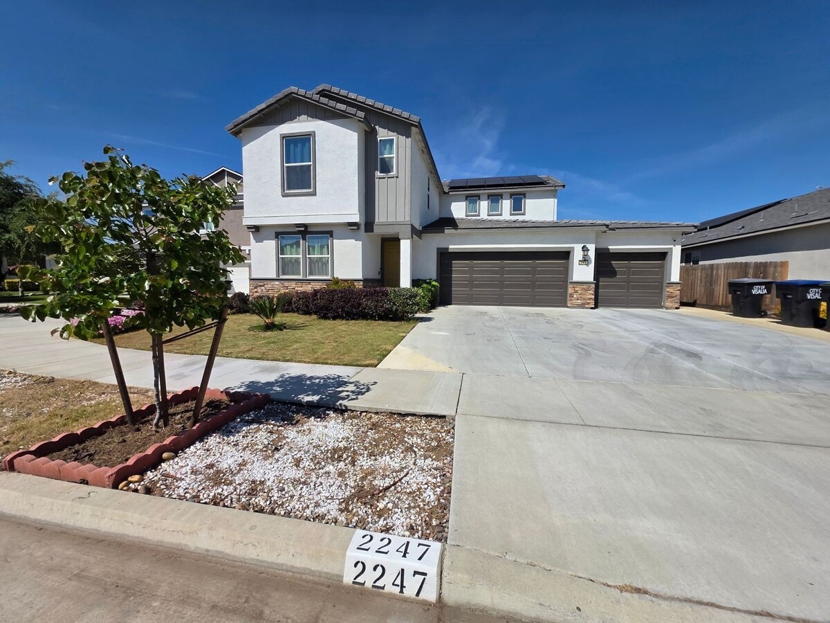 Newer 5 Bedroom 4.5 Bathroom in SE Visalia!! Coming soon!! - Newer 5 Bedroom 4.5 Bathroom in SE Visalia!! Coming soon!!