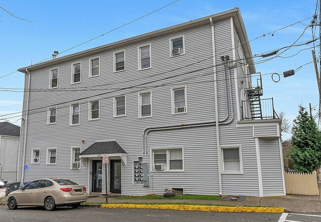 Building Photo - 255 Lafayette Pl Unit 2E