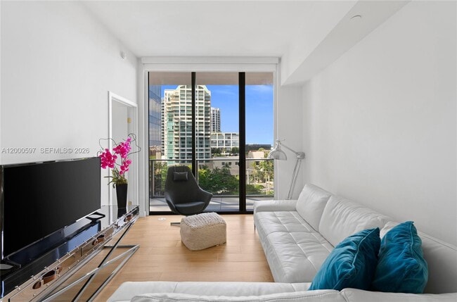 Photo - 2678 Tigertail Ave Unidad 615