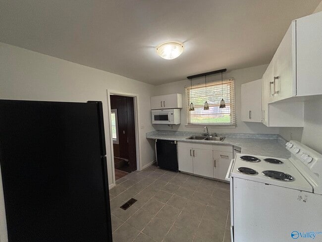 Photo - 3907 Memorial Pkwy NW