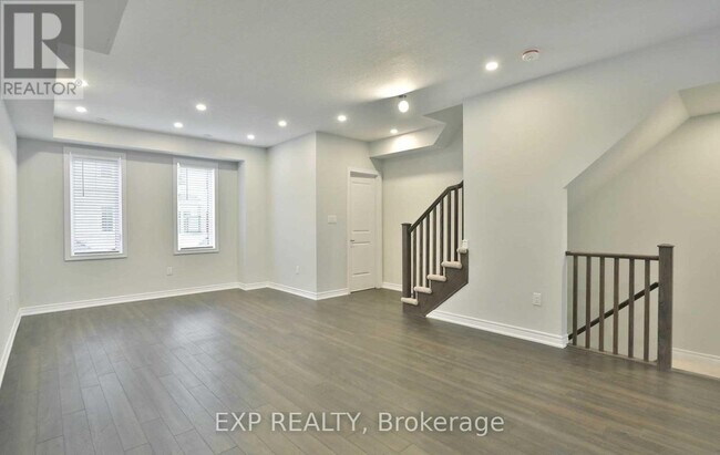 Photo - 32 Rapids Ln