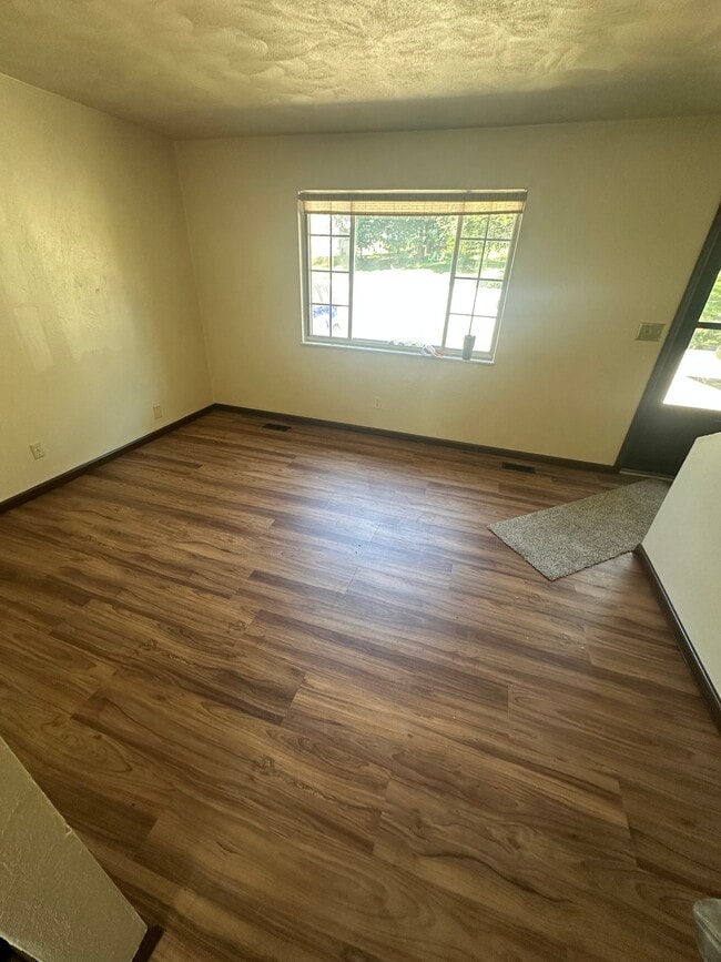 Photo - 111 Oakwood Rd