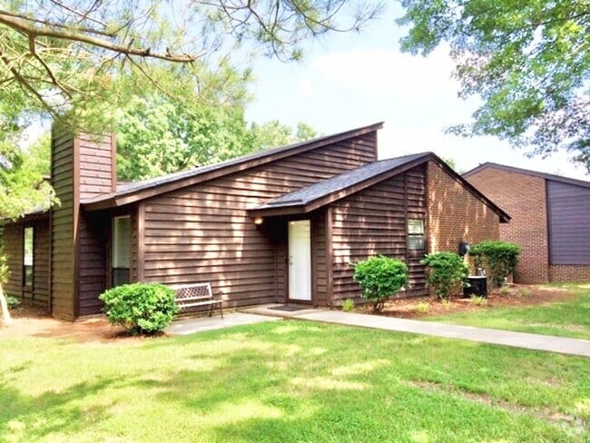Building Photo - Holden Village Townhome Available - Newly ...
