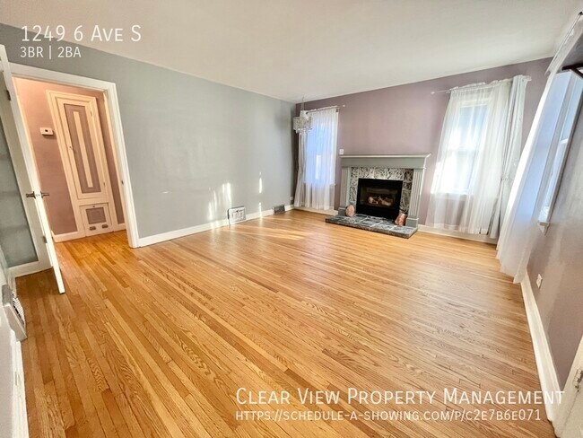 Photo - 3 bedroom-2 bathroom fully fenced home with garage! ? Showings available at (403) 393-8070 ?