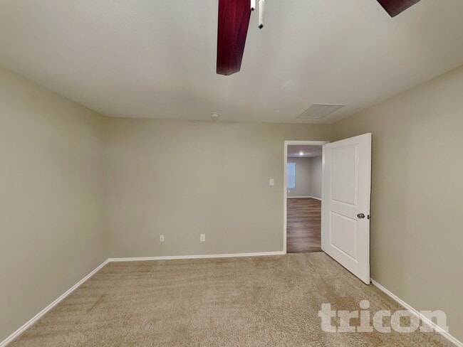 Photo - 1001 Odlozil Ln