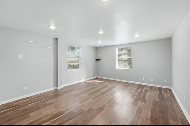 Photo - 6526 Linden St