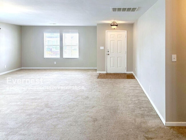 Photo - 319 Kenneth Blvd NW