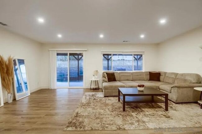 Photo - 6964 Mt Vernon St