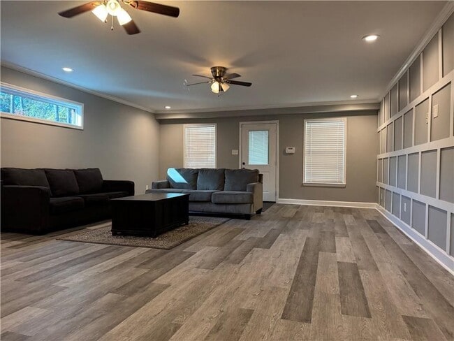 Photo - 207 E Maple Ave