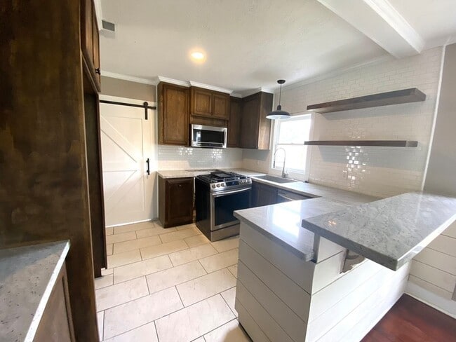 Photo - 513 E Bernard St