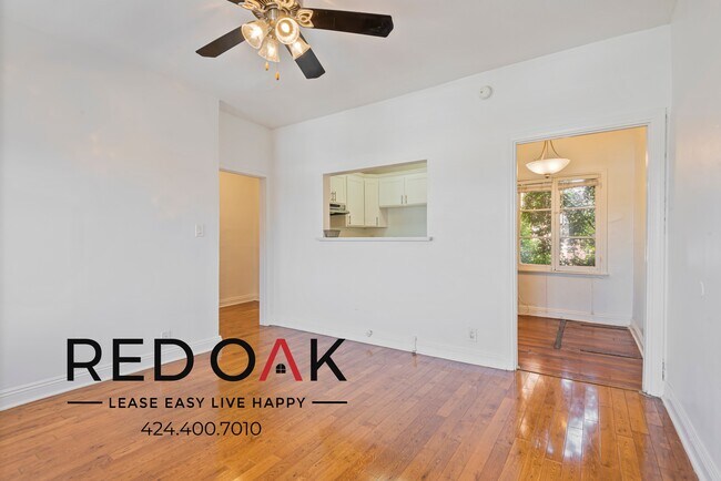 Photo - Sunlit Top Floor One Bedroom with Vintage ... Unidad 400