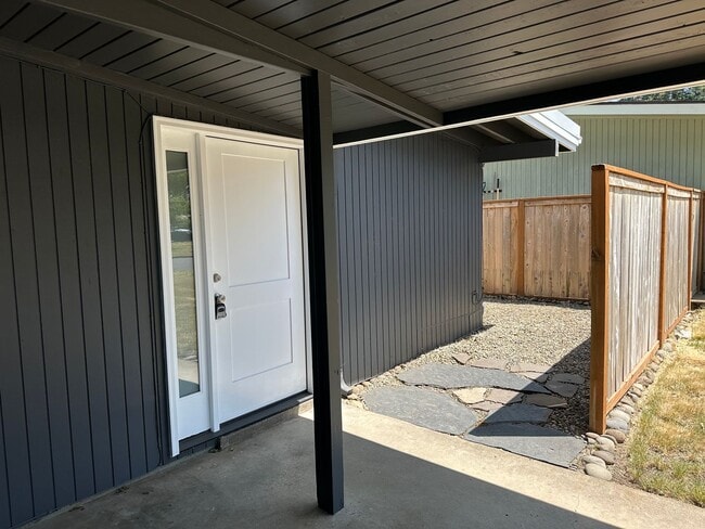 Photo - Beautifully updated 2 bedroom 1 bath duplex in a great neighborhood!